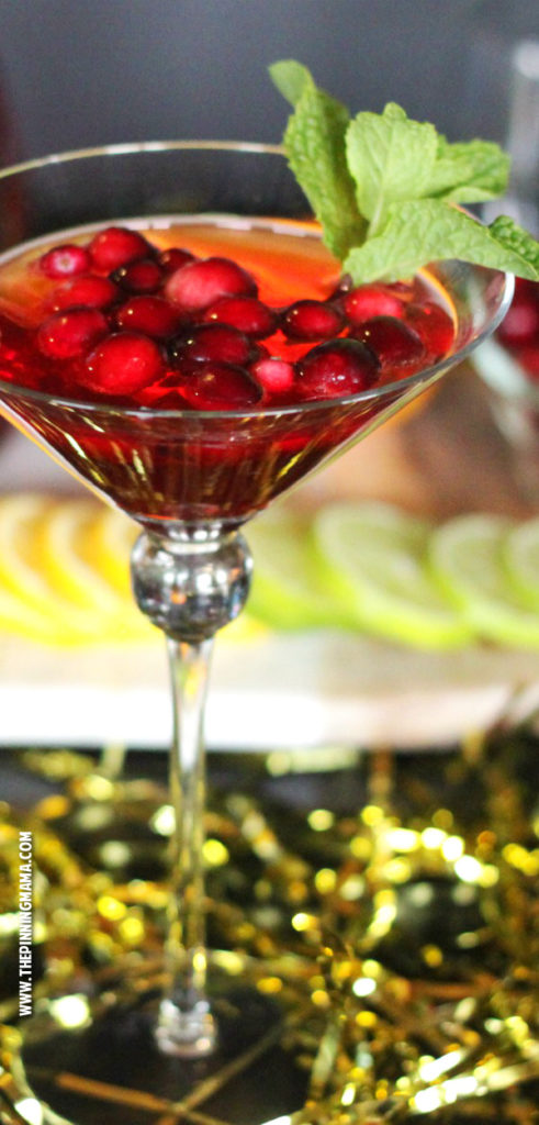 It's party time!! Get ready to wow your guests with my favorite Skinny Party Drinks {Cocktails & Mocktails}.