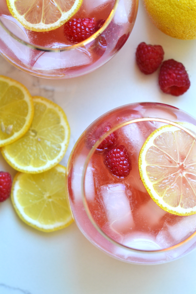 It's party time!! Get ready to wow your guests with my favorite Skinny Party Drinks {Cocktails & Mocktails}.
