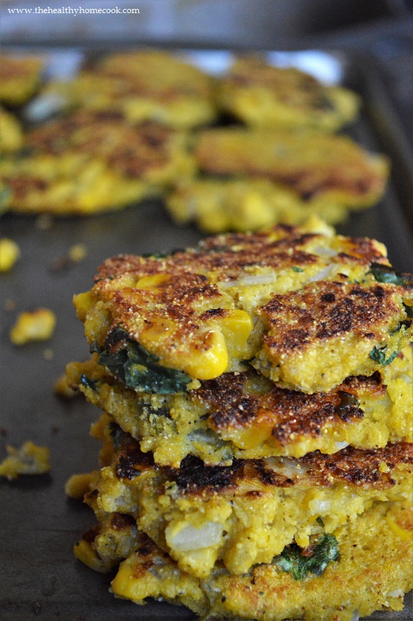 Quick and easy {Gluten Free} Summer Corn Cakes: Crispy on the outside and tender on the inside, you won't be able to get enough!