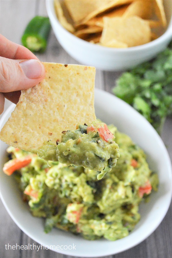 This homemade guacamole is simple, fresh and super delicious!