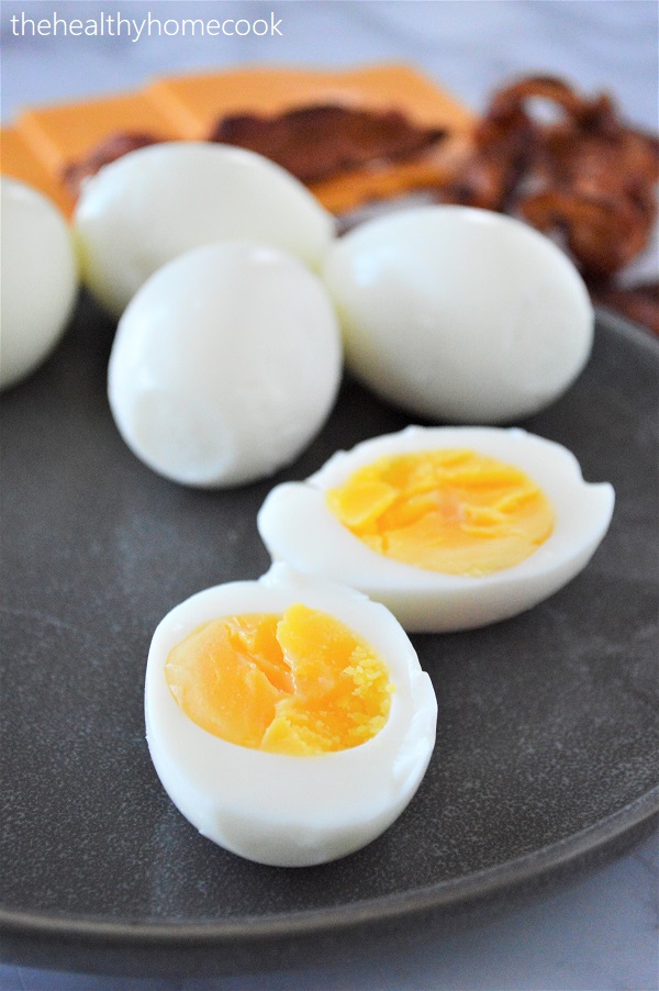 These Low-Carb Bacon Egg & Cheese Bites are an easy, delicious low carb breakfast, snack or appetizer.
