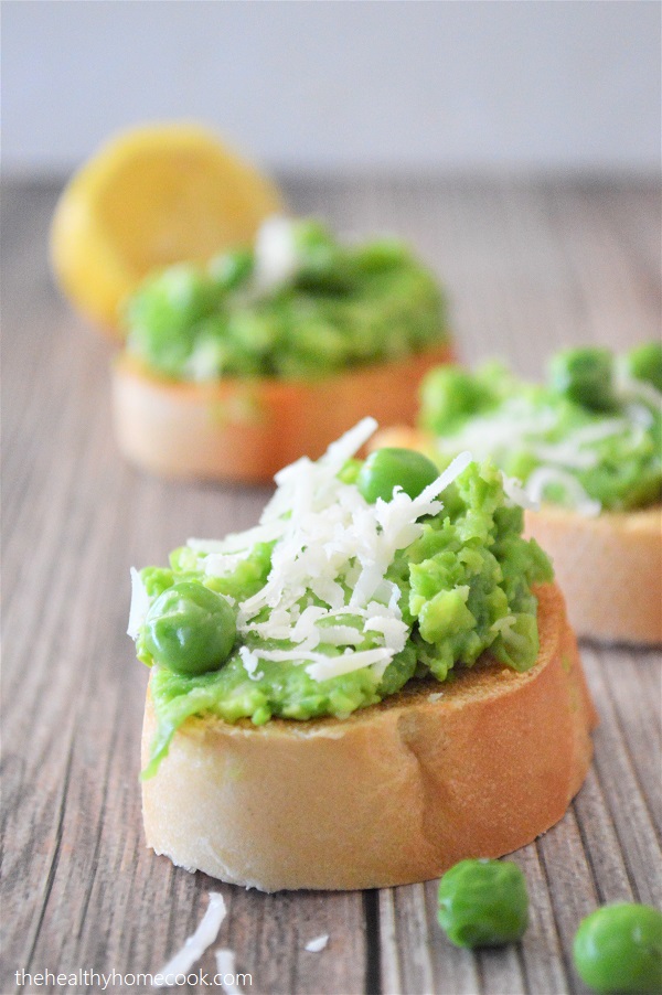 Pea Bruschetta: An easy, quick appetizer perfect for entertaining.