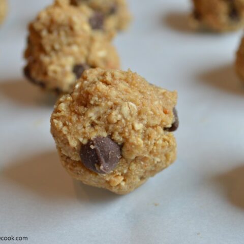 Clean Eating Chocolate Chip Cookie Dough Bites