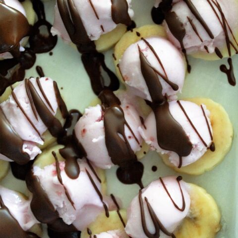 These {Dairy Free} Banana Split Bites are the ice cold treats of your dreams.
