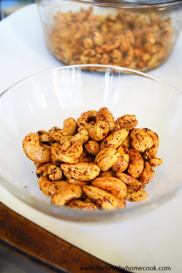 Step up your snacking game with these Chili Cayenne Cashews! 6 simple ingredients and you have yourself a delicious vegan, gluten free snack.