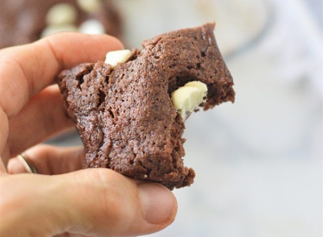 2 Minute {Gluten-Free} Microwave Brownies is the BEST brownie recipe ever!