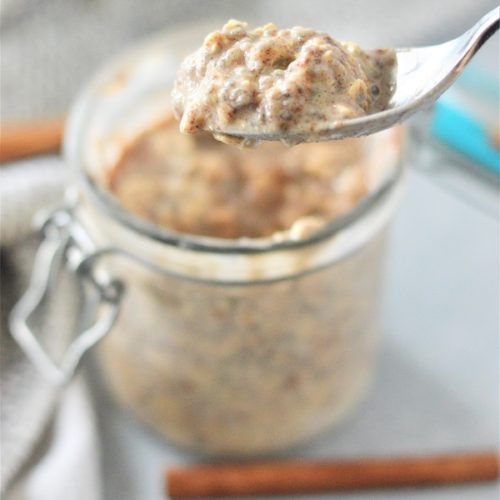 This delicious Cinnamon Roll Protein Overnight Oats recipe is perfect for quick nutrition in the morning!