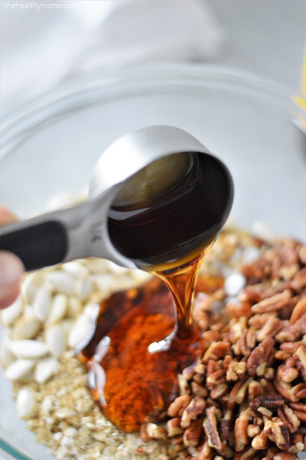 This homemade Gingerbread Granola is perfectly sweet, crunchy and full of so much flavor. A delicious breakfast to start your day with, or to snack on to keep yourself going!