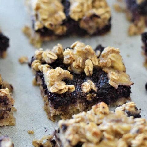 These Blueberry Chia Oat Bars are delicious! Nothing but clean, healthy ingredients to create the perfect little sweet treat.
