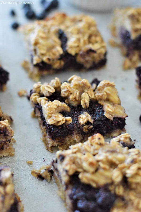 These Blueberry Chia Oat Bars are delicious! Nothing but clean, healthy ingredients to create the perfect little sweet treat.