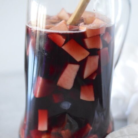 This year, mix up your usual party drinks and try this Apple Cider Fall Sangria. Full of fresh apples, sparkling apple cider and a hint of cinnamon, this is one drink that will sure be the hit of your holiday celebration.