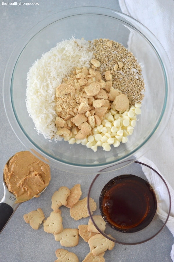 These No Bake Animal Cracker Bars are super easy to make and use only a few ingredients. They are the perfect after-school snack!