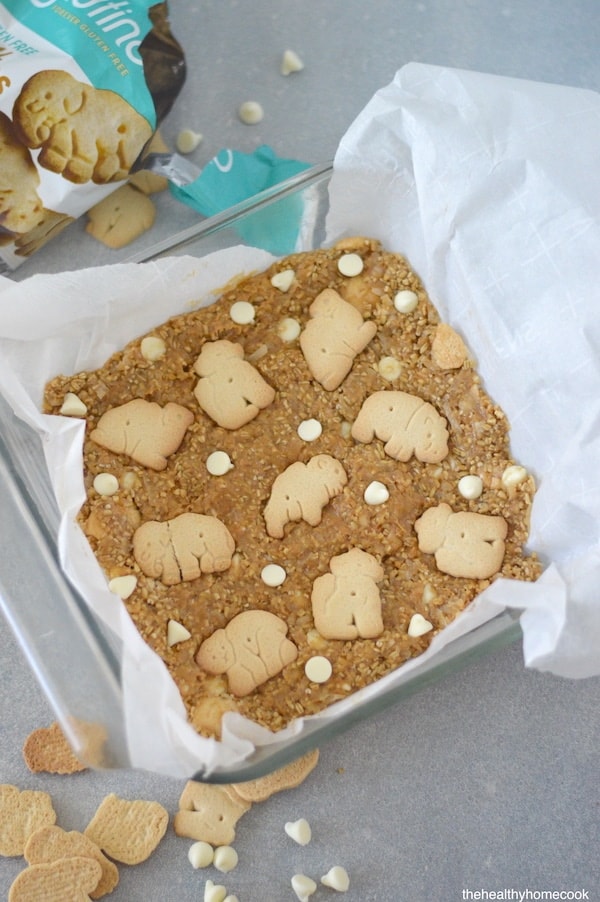 These No Bake Animal Cracker Bars are super easy to make and use only a few ingredients. They are the perfect after-school snack!