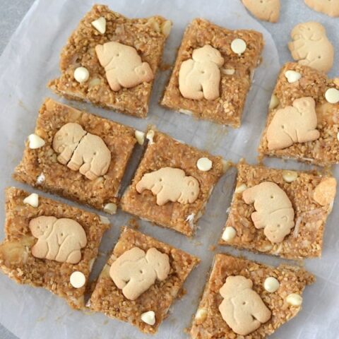 These No Bake Animal Cracker Bars are super easy to make and use only a few ingredients. They are the perfect after-school snack!