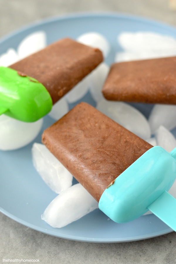This 2 ingredient recipe for homemade Fudgesicles is an easy summer treat everyone will enjoy! Rich, creamy, and extra chocolatey.