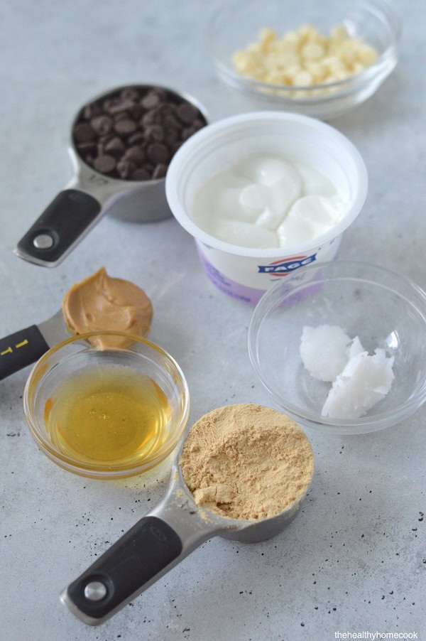 Creamy Greek yogurt, powdered peanut butter, and a chocolate shell make this dessert a must-try. Perfect healthy treat for kids and adults.