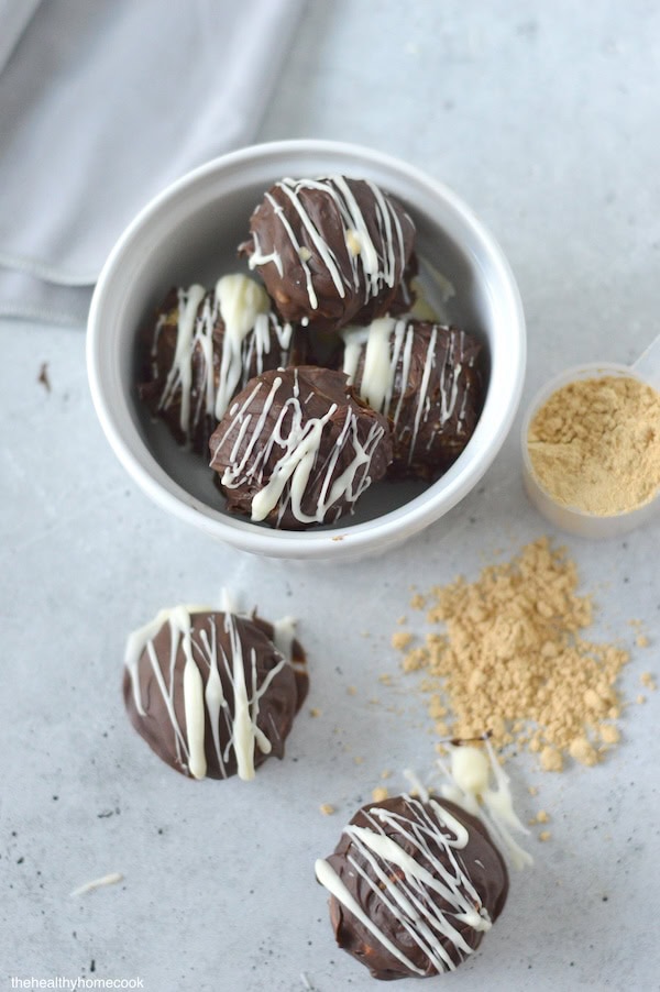 Creamy Greek yogurt, powdered peanut butter, and a chocolate shell make this dessert a must-try. Perfect healthy treat for kids and adults.