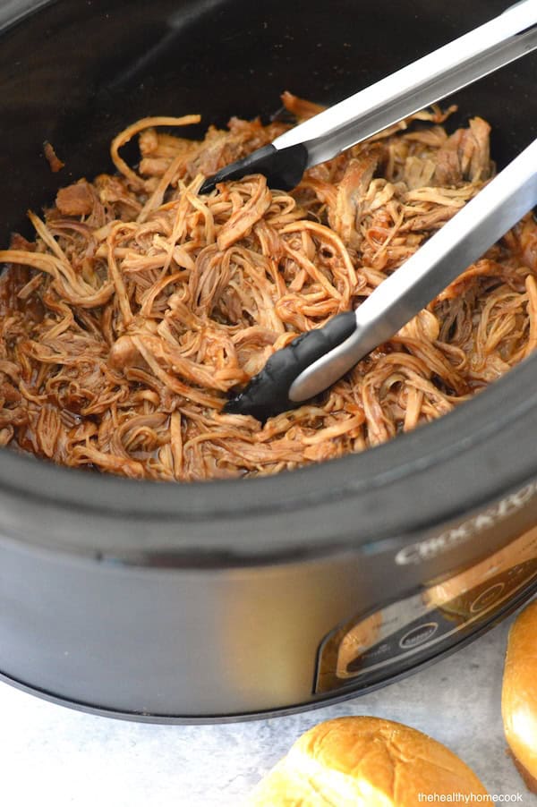 This easy pulled pork recipe is irresistible. With the perfect mix of spices and tender, juicy meat, it's guaranteed to win everyone's heart.