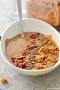 An easy to make smoothie bowl made with whole and nutritious ingredients, perfect for breakfast, snack or dessert.
